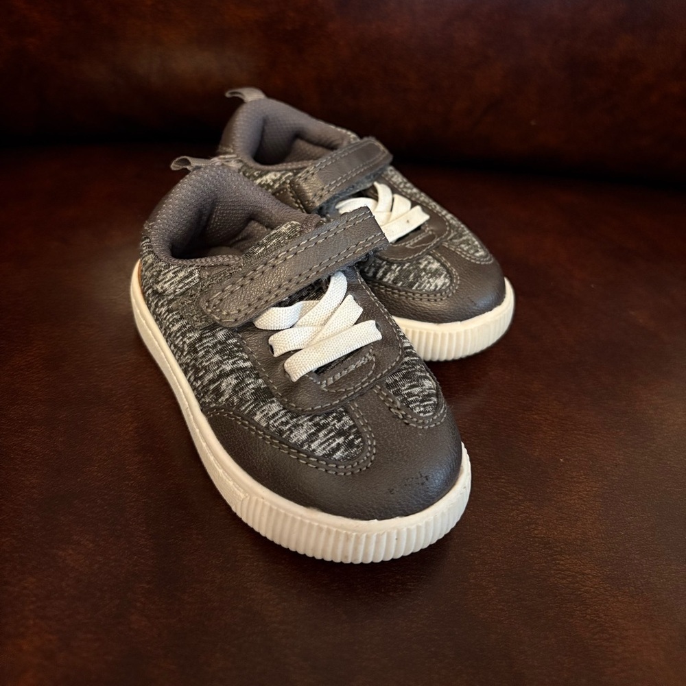 Baby Infant Carters size 5c Stylish Gray Kids Shoes Sneakers